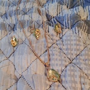 Elegant Gold and Green Jewelry Set